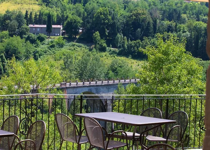 Borgo Rossi Alloggio per agriturismo La Strada